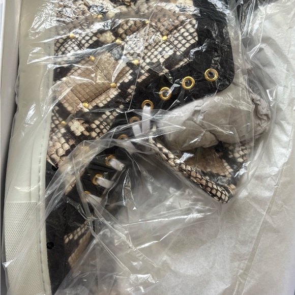 LIMITED - BLACK SNAKESKIN